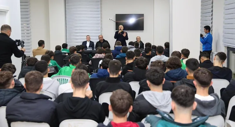 Gebze Belediye Başkanı Zinnur Büyükgöz, Beylikbağısporlu Gençlerle Bir Araya Geldi