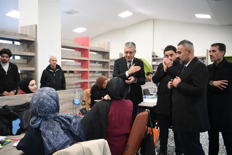 Muş Belediyesi Eşbaşkanı Sırrı Söylemez, Öğrencilerle Kütüphanede Buluştu