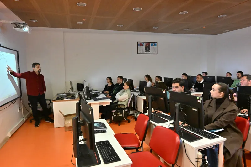 Manisa Büyükşehir Belediyesi Personeli Netcad Eğitimi Aldı