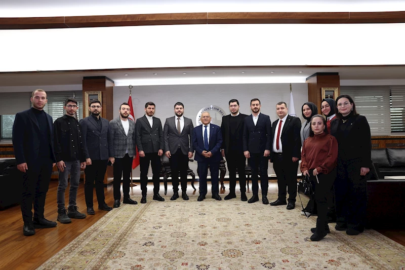 Büyükkılıç, AK Parti Kayseri İl Gençlik Kolları Başkanı Danacı ve Yönetimini Ağırladı