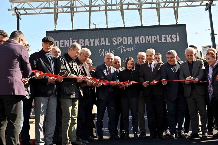 Deniz Baykal Spor Kompleksi, 2’nci ölüm yıldönümünde açıldı Ümit Uysal, ‘Ülkeyi öğrencemelik yapan siyasetçilerin elindeyiz’