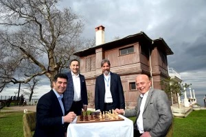 8. ULUSLARARASI YÜRÜYEN KÖŞK SATRANÇ TURNUVASININ STARTI VERİLDİ