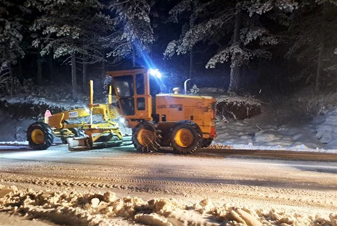 ALANYA BELEDİYESİ EKİPLERİ GEDEVET YAYLASI’NDA MAHSUR KALAN VATANDAŞLARI KURTARDI
