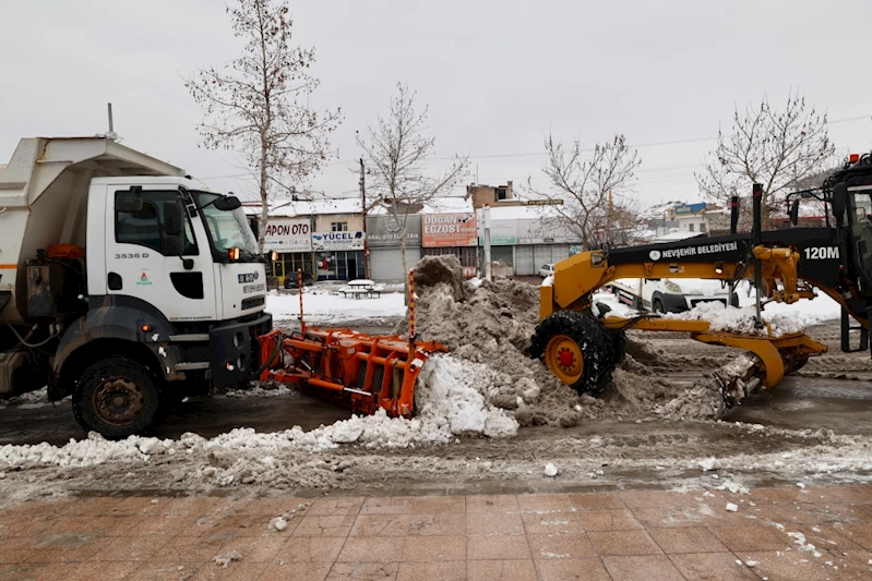 Nevşehir Belediyesi Sanayi Bölgesinde Kar Temizliği Yaptı