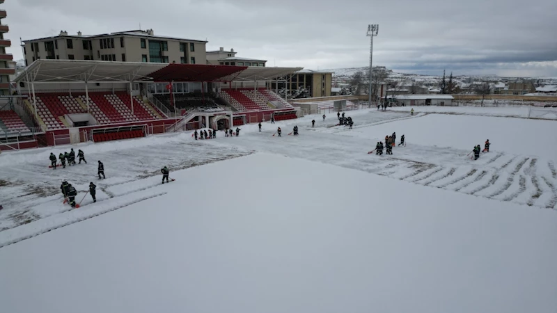 Nevşehir Belediyesi Ekipleri, Gazi Stadyumunu Temizledi