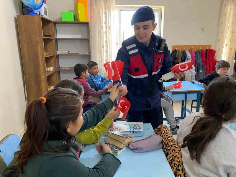 Jandarma Ekipleri Öğrencileri Bilgilendirdi