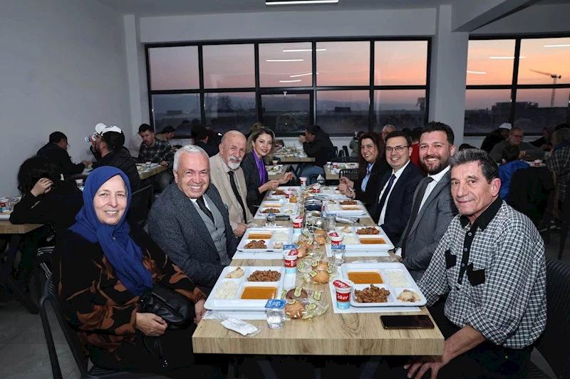 Başkan Şadi Özdemir aşevinde vatandaşlarla iftar yaptı