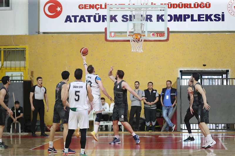 Büyükşehir basketbol taraftarı önünde turu geçti: 81-71