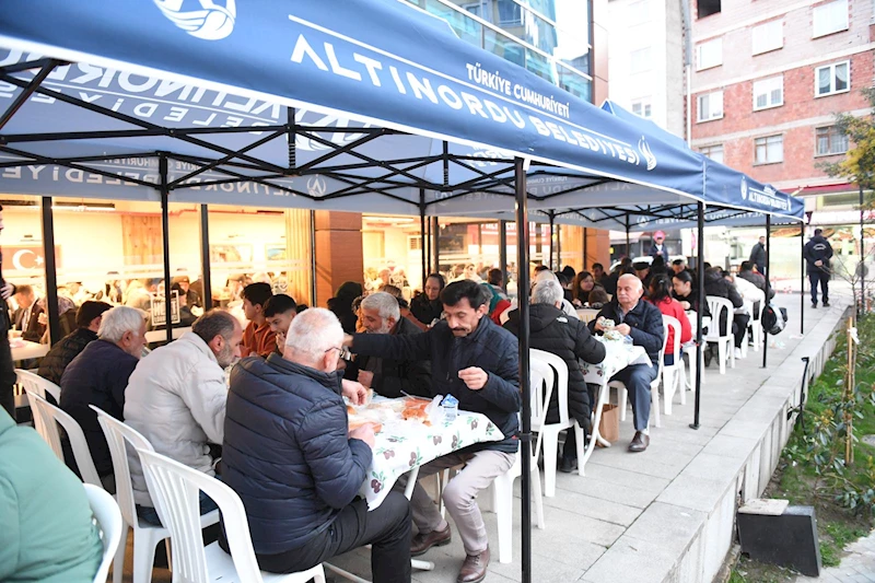 GÜNLÜK ÜCRETSİZ YEMEK SAYISI 500’E ULAŞTI