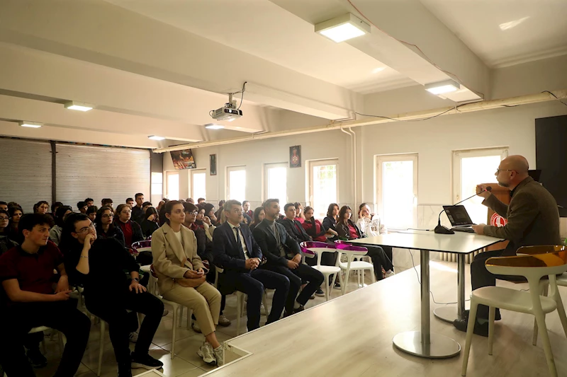 Milletin ruhunu mısralara döken büyük vatan evladı: Mehmet Akif Ersoy’un hayatından ders niteliğinde kesitler