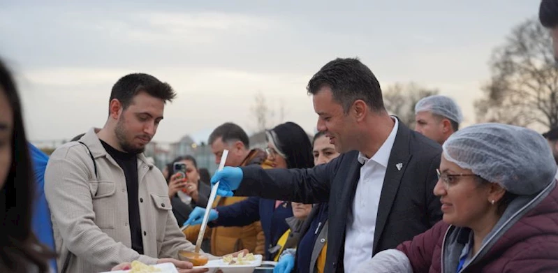 Çorlu Belediyesinin İftar Sofralarına Vatandaşlardan Yoğun İlgi