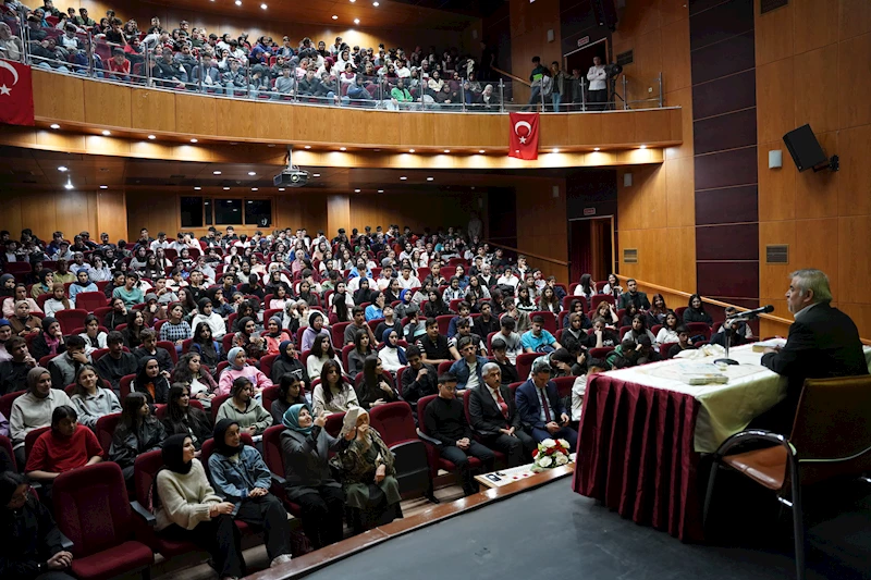 Kahta’da Mehmet Akif Ersoy ve İstiklal Marşı Söyleşisine Yoğun İlgi