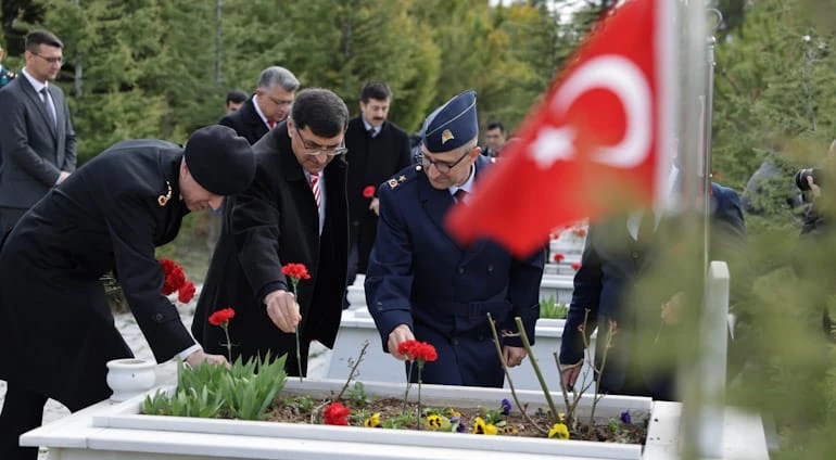 ÇANAKKALE ZAFERİMİZİN 110. YILINDA ŞEHİTLERİMİZİ MİNNET VE VEFA İLE ANDIK