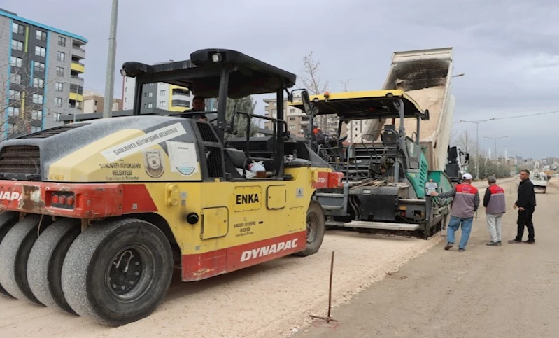 BÜYÜKŞEHİR BELEDİYESİ, MAŞUK TOKİ YOLU’NDA 3. ETAP ASFALT ÇALIŞMALARINA BAŞLADI