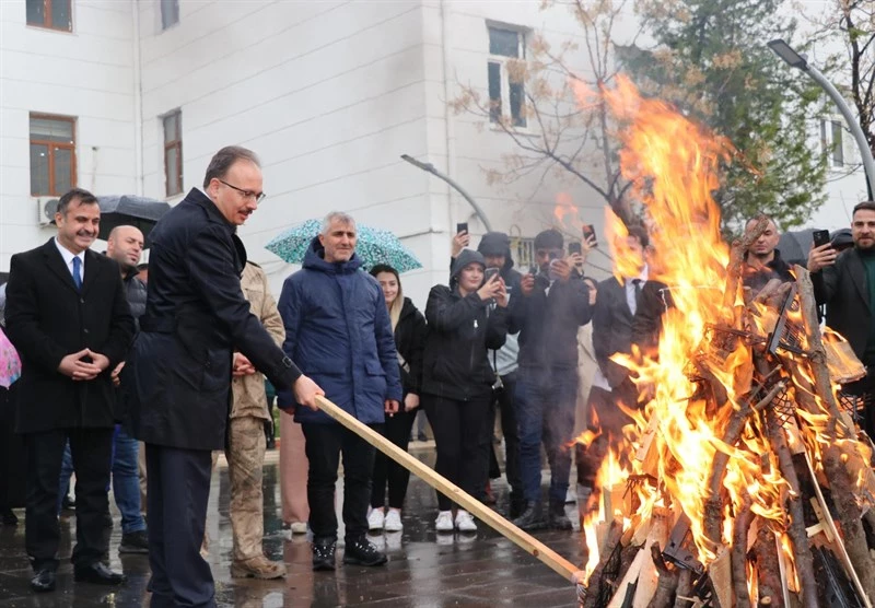 SİİRT’TE NEVRUZ BAYRAMI  COŞKUYLA KUTLANDI