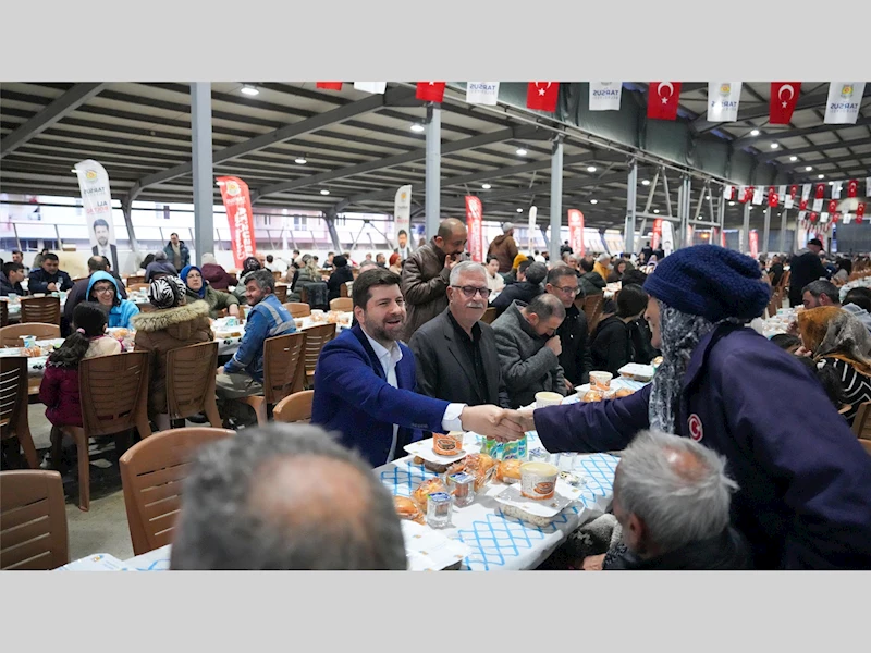 TARSUS’TA RAMAZAN COŞKUSU: YÜZLERCE KİŞİ AYNI SOFRADA