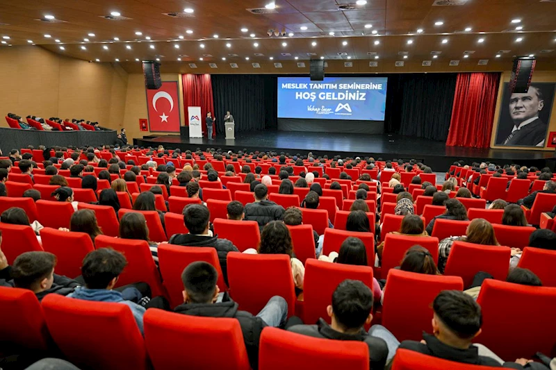 Büyükşehir’den YKS’ye Hazırlanan Öğrencilere ‘Meslek Tanıtım Semineri’