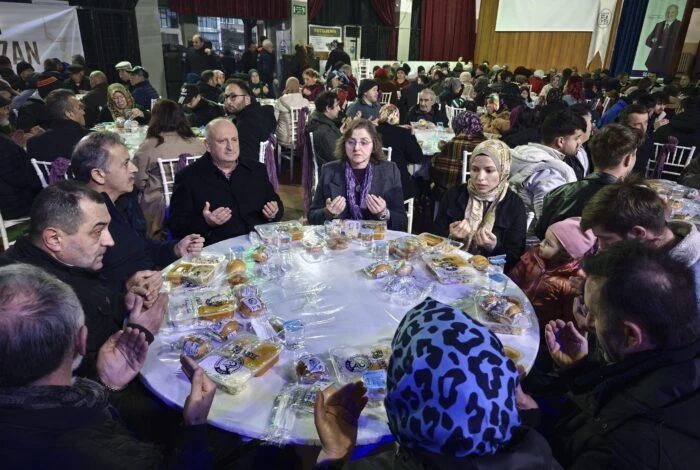 ÜNYE’DE RAMAZAN BEREKETİ GÖNÜL SOFRASINDA YAŞANIYOR