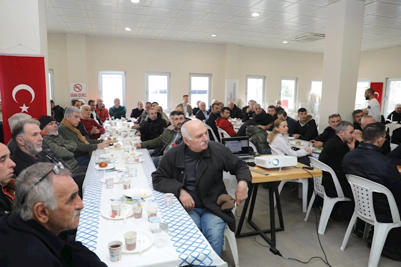 İZMİT BELEDİYESİNDEN ÜRETİCİLERE MEYVE AĞACI BUDAMA VE AŞILAMA EĞİTİMİ