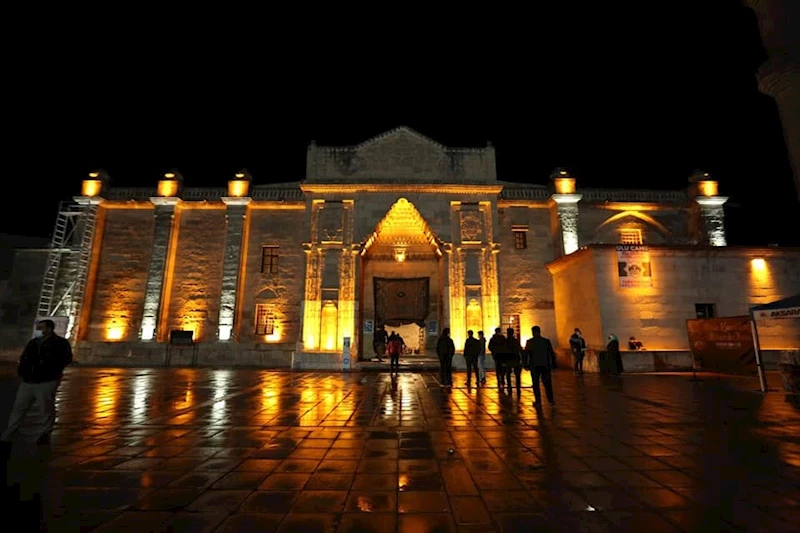 TARİHİ ULU CAMİ ÖNÜNDE GÖNÜLLER SEMA İLE HUZUR BULACAK