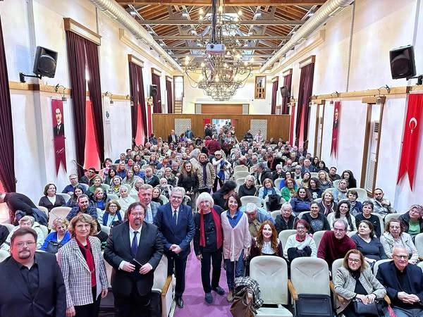 8 Mart Dünya Emekçi Kadınlar Günü etkinliklerimiz kapsamında değerli gazeteci ve yazar Sn. Banu Avar’ı Bandırma’da ağırladık.