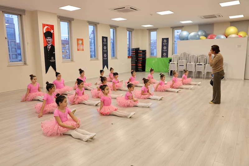 BAŞKAN ÇERÇİOĞLU’NUN DESTEKLERİ İLE AYDINLI MİNİKLER BALE ÖĞRENİYOR