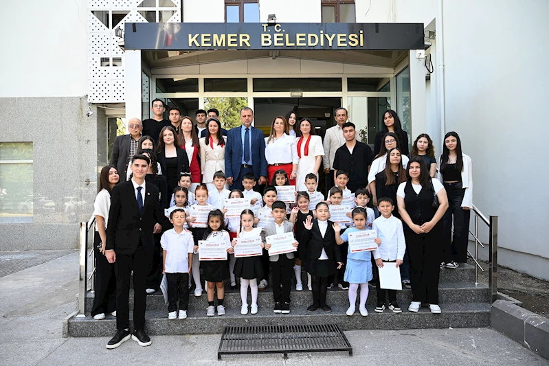 Gençler ve çocuklar mecliste buluştu