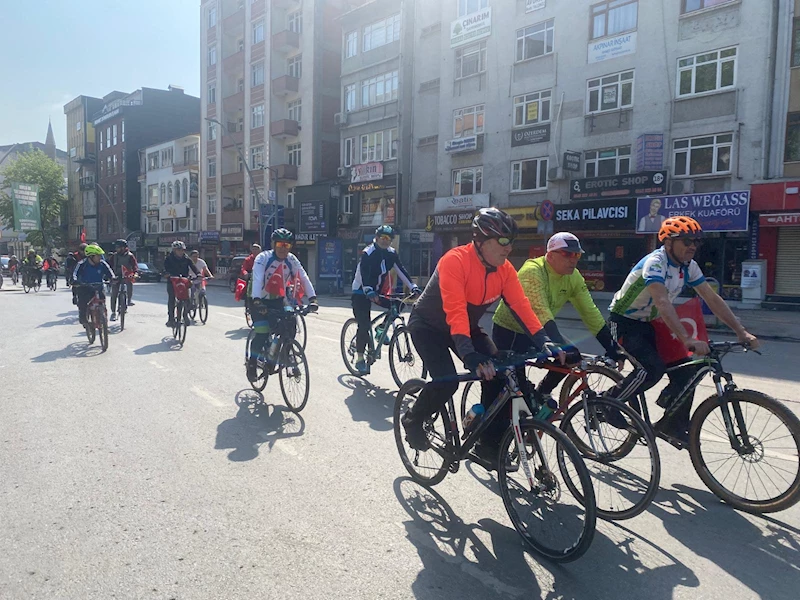 İZMİT’TE 23 NİSAN COŞKUSU BİSİKLET TURU İLE BAŞLADI