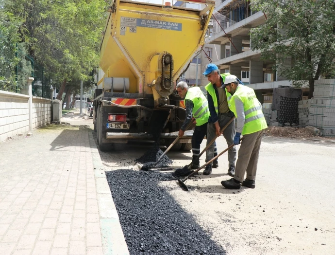 HALİLİYE BELEDİYESİ’NDEN VEYSEL KARANİ MAHALLESİ’NE SICAK ASFALT ÇALIŞMASI