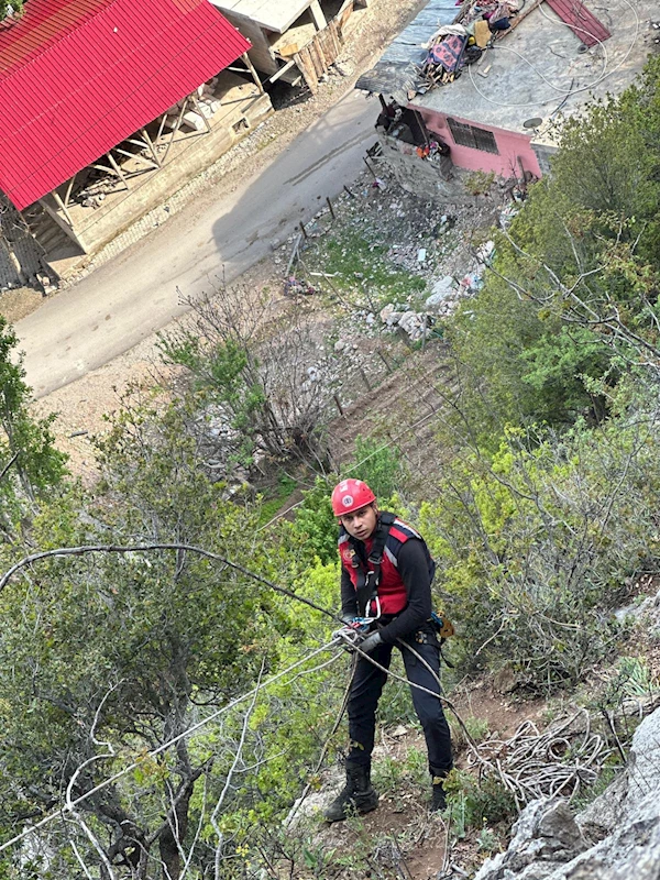 Büyükşehir İtfaiye’den Kapuzbaşı Şelaleleri’nde 4 Saatlik “Keçi” Kurtarma Operasyonu