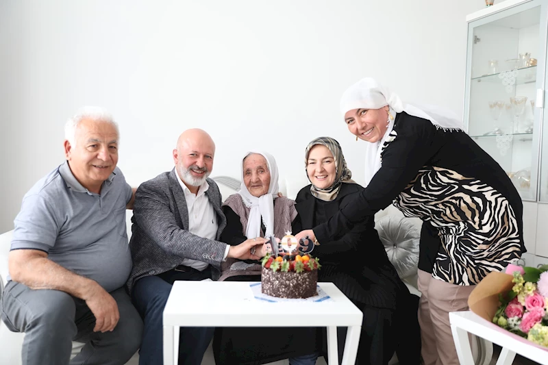 BAŞKAN ÇOLAKBAYRAKDAR’DAN 109 YAŞINDAKİ ŞEMSİ TEYZE’YE ANNELER GÜNÜ SÜRPRİZİ