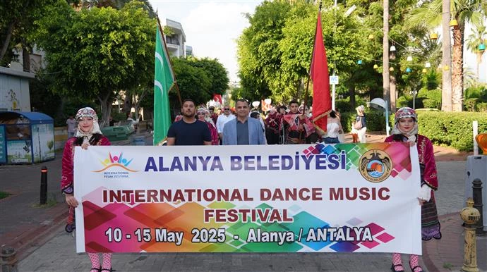 ALANYA’DA ULUSLARARASI HALK DANSLARI VE MÜZİK FESTİVALİ COŞKUSU