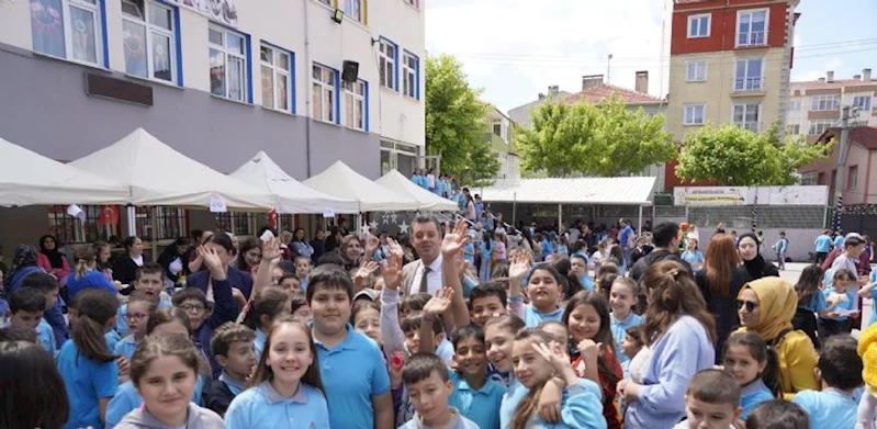 Başkan Sarıkurt Vehbi Günaştı İlkokulu Bahar Kermesine Katıldı