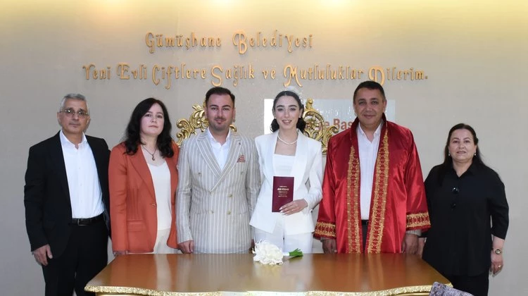 BAŞKANIMIZ, CEREN ERTÜRK VE BATUHAN İĞCİ KARDEŞLERİMİZİN NİKAH AKDİNİ GERÇEKLEŞTİRDİ