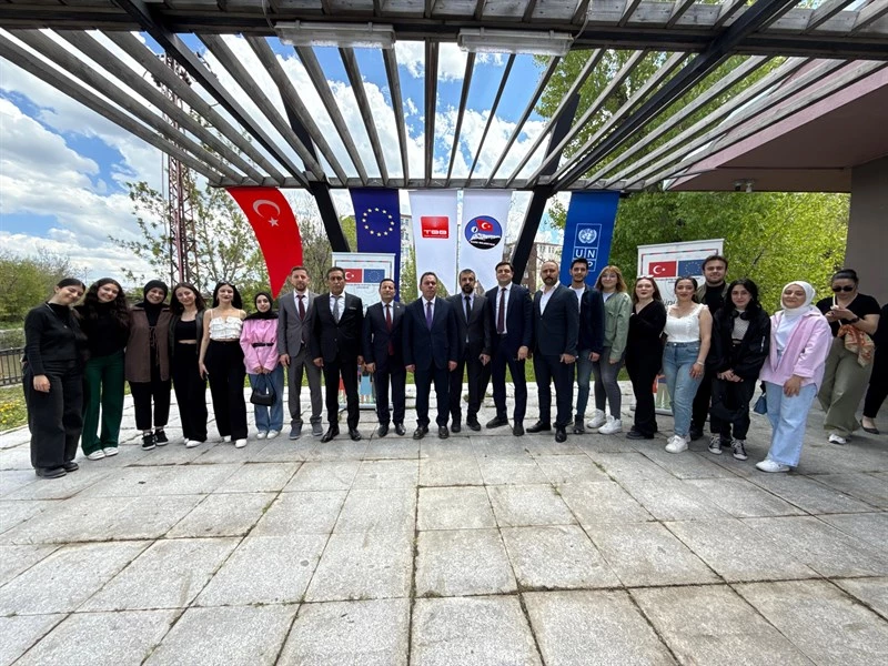 Kars Belediyesi’nde Dijital Gençlik Merkezi Açıldı: Gençler Dijital Geleceğe Hazırlanıyor