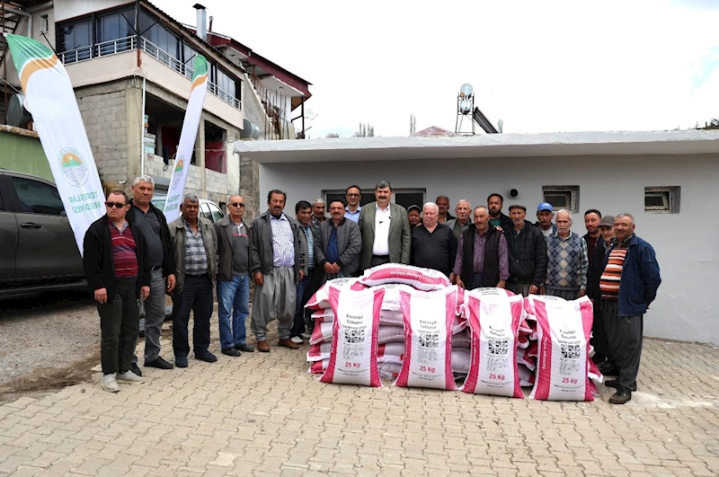 TOROSLAR BELEDİYESİNDEN ÇİFTÇİLERE KORUNGA TOHUMU DESTEĞİ