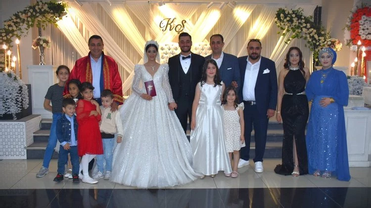 BAŞKANIMIZ, ŞEYMA TAĞAYER VE KADİR ÖZTÜRK’ÜN DÜĞÜN TÖRENLERİNDE NİKÂH AKİTLERİNİ GERÇEKLEŞTİRDİ