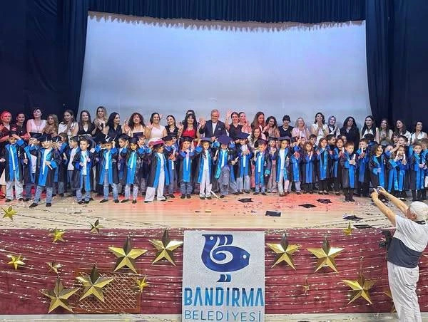 Bugün belediyemize ait Türkan Saylan ve Zübeyde Hanım Gündüz Bakımevi Kreşlerimizin mezuniyet törenini gerçekleştirdik.