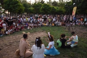 Çocuklar tiyatro ile buluşmanın keyfini yaşadı
