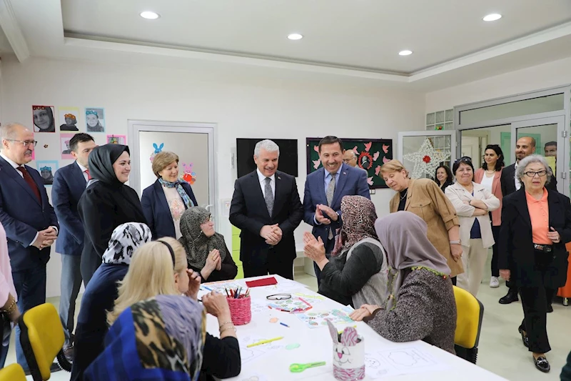 VALİ AKIN, KAYMAKAM AYHAN VE BAŞKAN KILCA’DAN ALZHEIMER GÜNDÜZ YAŞAM MERKEZİ’NE ZİYARET