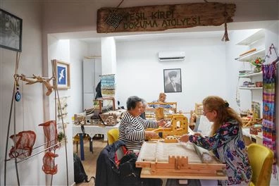 Çeşme Belediyesi’nden 60 yaş üstü vatandaşlar için kurs
