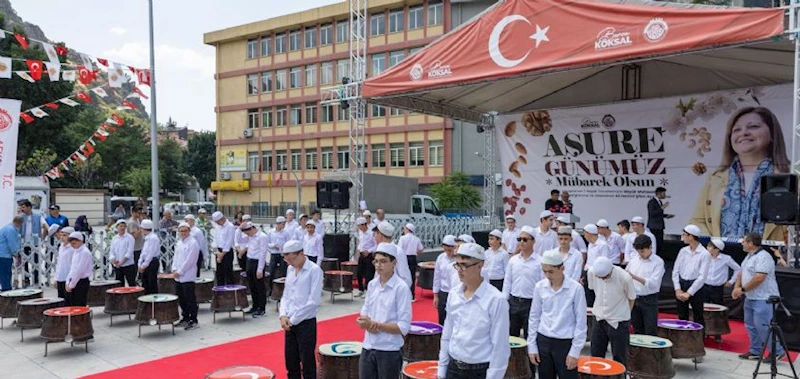 GELENEKSEL 40 HATİMLİ ŞİFALI AŞURE DAĞITIMI COŞKUYLA GERÇEKLEŞTİ