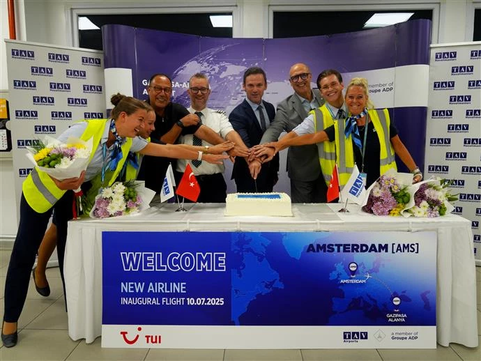 AMSTERDAM’DAN İLK UÇUŞ GERÇEKLEŞTİRİLDİ