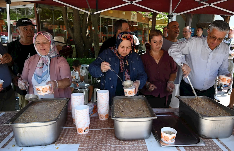 Kemer Belediyesi’nin aşure ikramları sürüyor