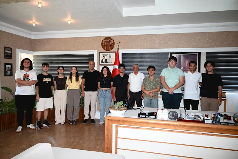 Başarılarını Başkan Topaloğlu ile paylaştılar