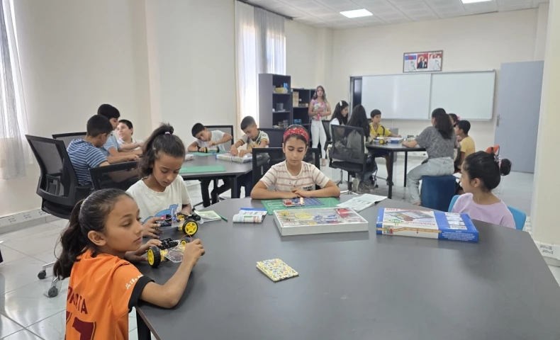 Eyyübiyeli Çocuklar Robotik Kodlama Öğreniyor