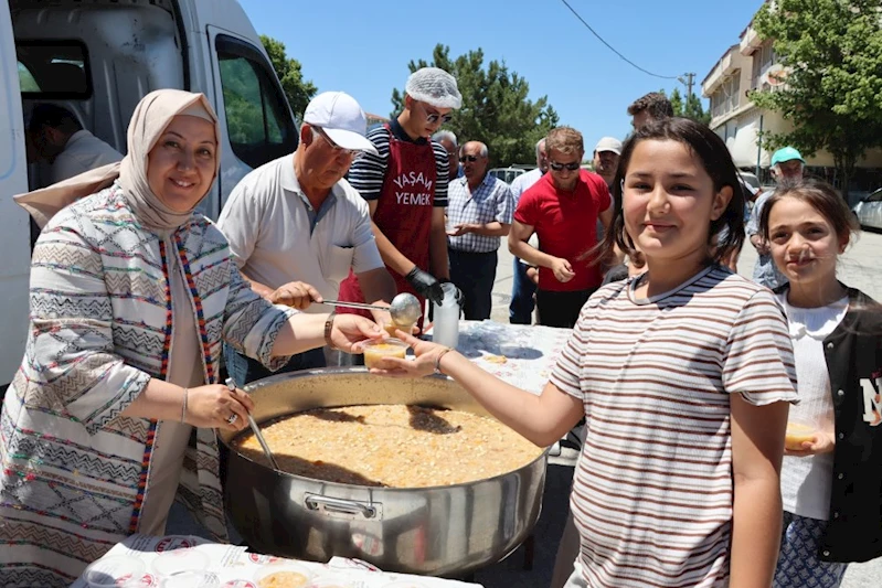 Aşure berekettir, paylaşmaktır...
