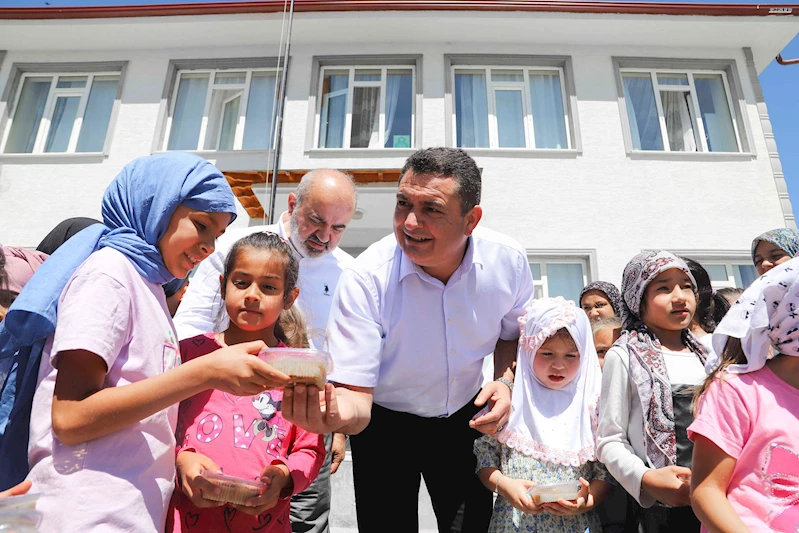 Aşure Paylaşma ve Dayanışmamızın Simgesidir