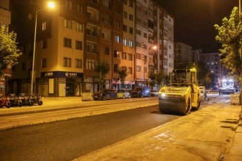 ESKİŞEHİR’DE YOL ÇALIŞMALARI GECE-GÜNDÜZ DEVAM EDİYOR