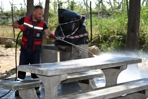 DOĞU SAHİL BANDINDA BASINÇLI SU İLE TEMİZLİK